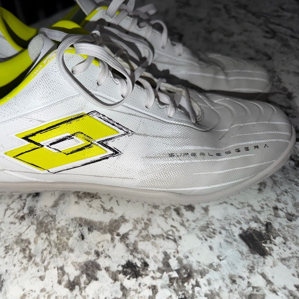Lotto Superleggera Men's White Athletic Soccer Cleats with Neon Yellow Accents